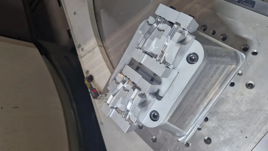 Precision aluminium component manufactured by Shape AS