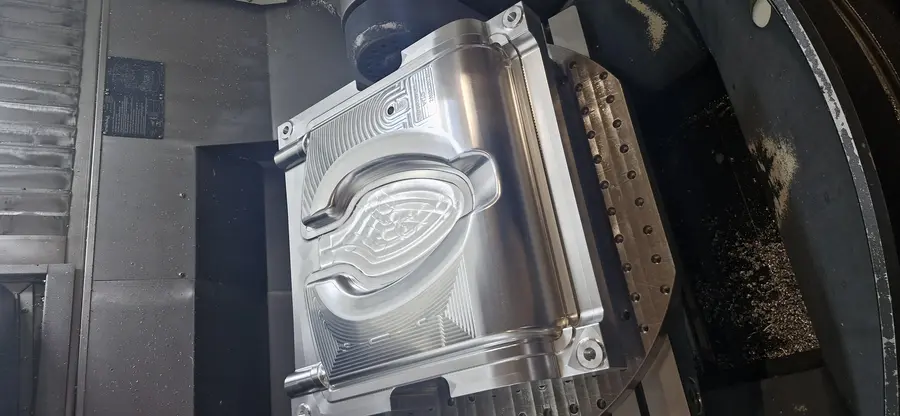 Polished aluminium mould cavity machined by Shape AS